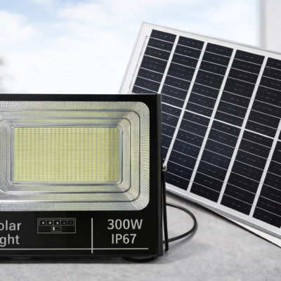 كشاف طاقه شمسيه ٣٠٠ وات